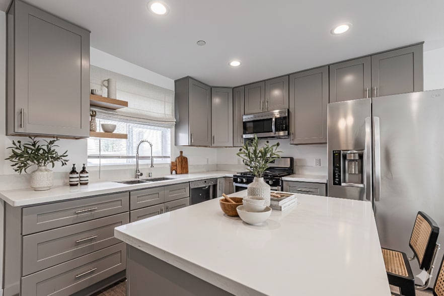 1119 N Berendo St, Los Angeles, CA for sale - Building Photo - Image 2 of 56