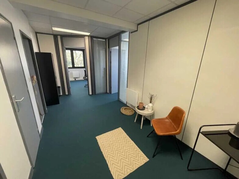 Office in Compiègne for lease - Interior Photo - Image 2 of 8