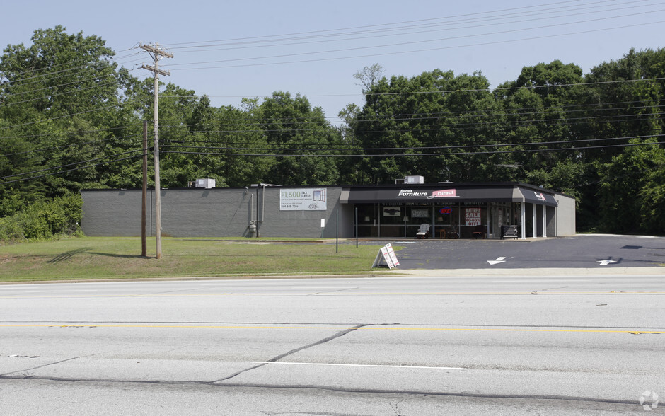 106 W Wade Hampton Blvd, Greer, SC for sale - Building Photo - Image 2 of 11