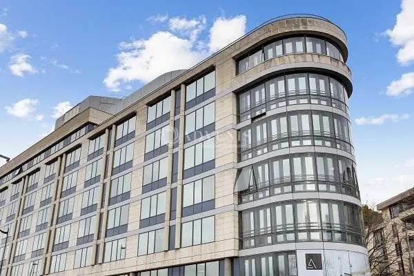 Office in Rueil-Malmaison for lease - Building Photo - Image 2 of 12