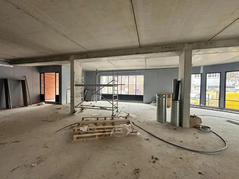 Retail in Le Havre for lease - Building Photo - Image 3 of 3