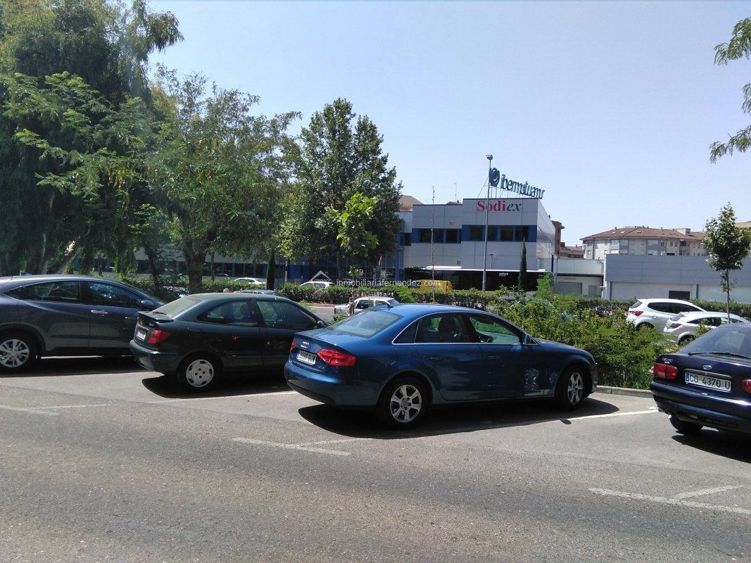 Retail in Cáceres, Cáceres for lease Building Photo- Image 1 of 9