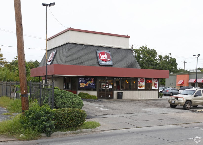 8410 Hillcroft St, Houston, TX for lease - Building Photo - Image 2 of 4