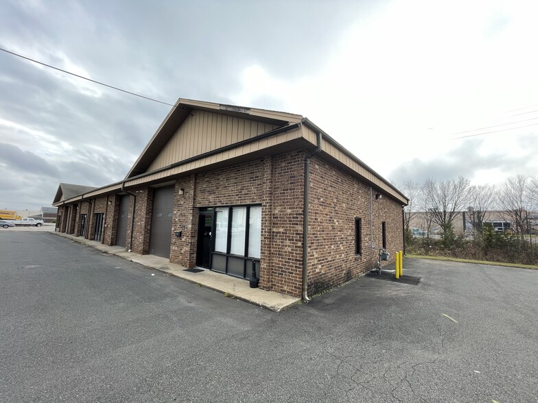 8635-8649 Phoenix Dr, Manassas, VA for lease - Building Photo - Image 2 of 6