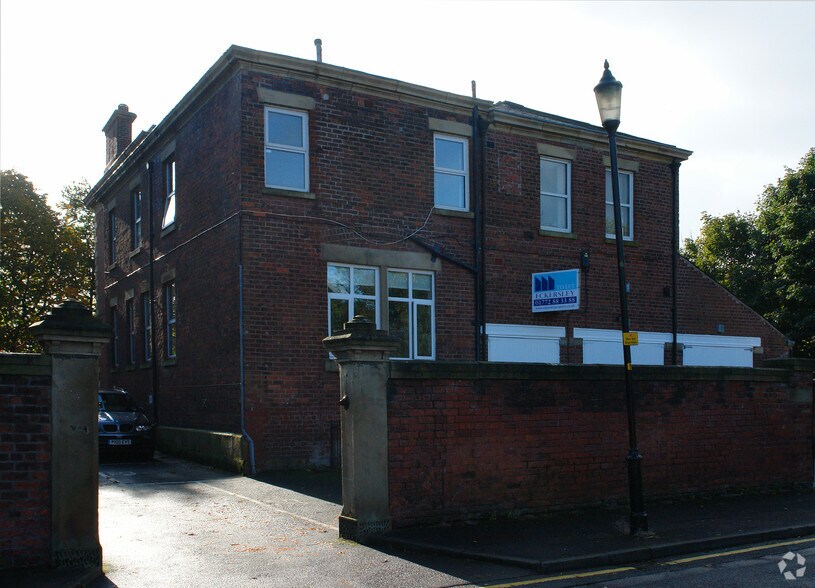 5 East Cliff, Preston for lease - Building Photo - Image 2 of 12