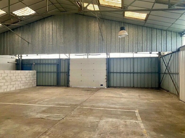 Office in Quimper for lease - Interior Photo - Image 3 of 5