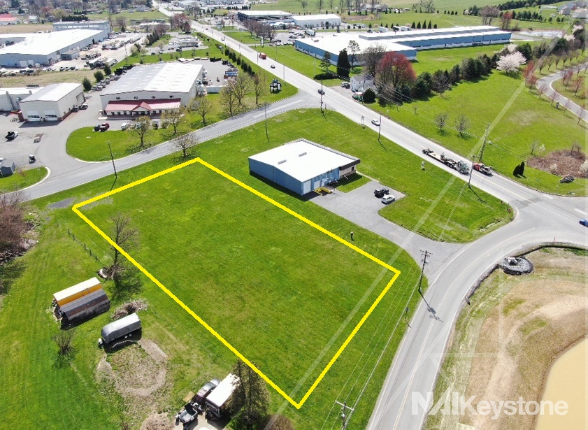 949 Poplar Rd, Honey Brook, PA for lease Primary Photo- Image 1 of 6