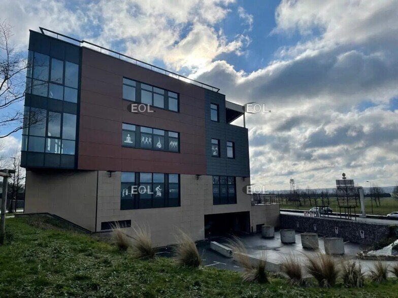 Flex in Noisy-le-Roi for lease - Building Photo - Image 3 of 7