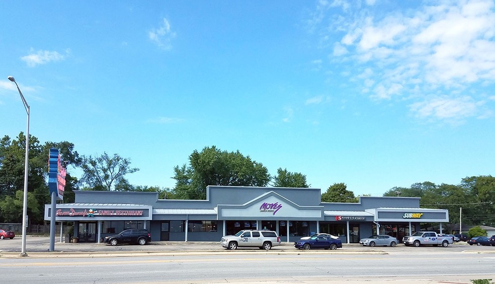 921-925 E Roosevelt Rd, Wheaton, IL for lease - Primary Photo - Image 1 of 17