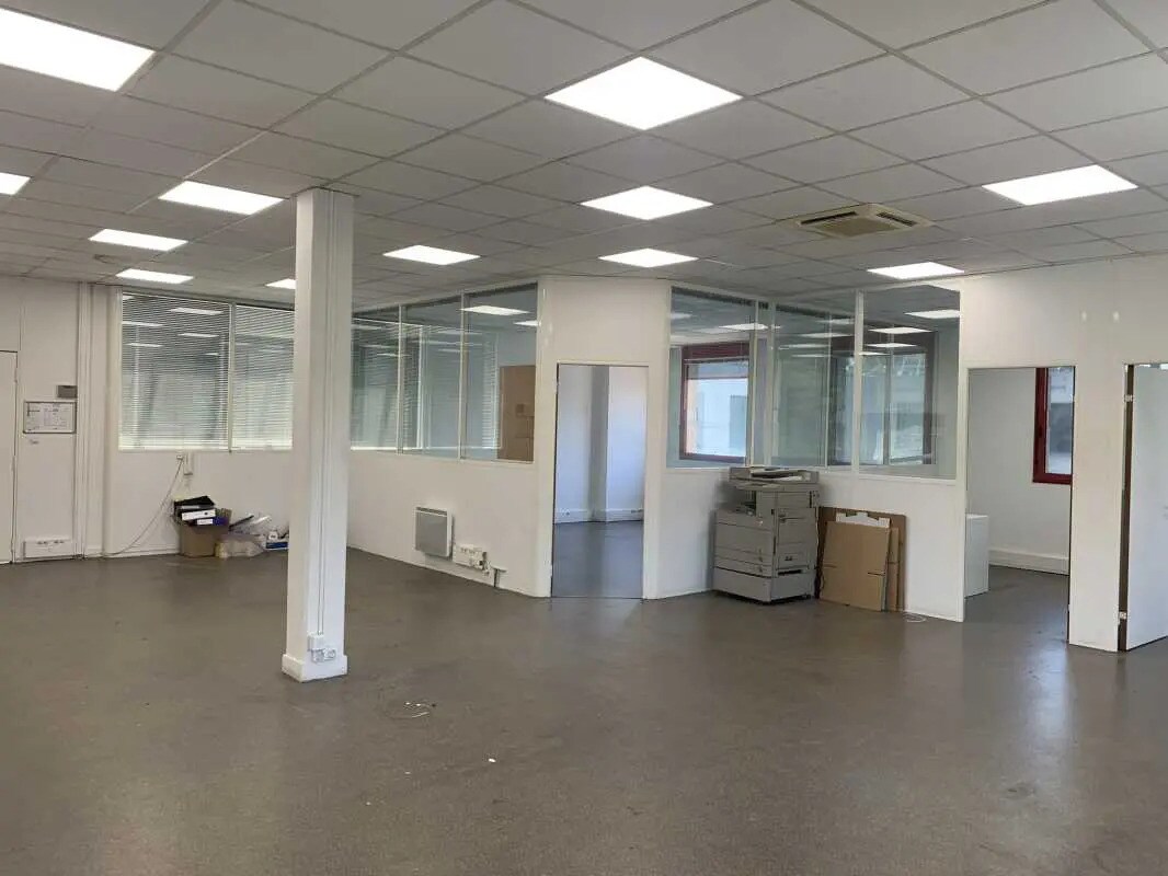 Office in Créteil for lease Interior Photo- Image 1 of 7