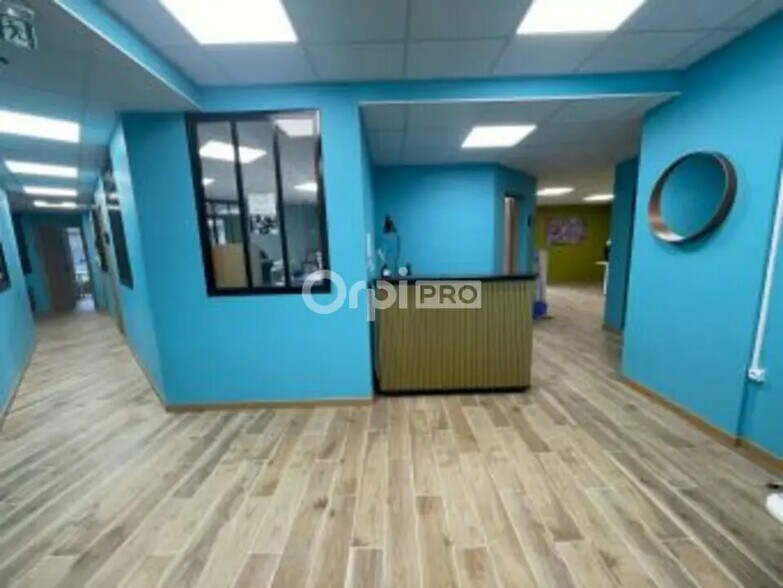 Office in Pessac for lease - Interior Photo - Image 1 of 11