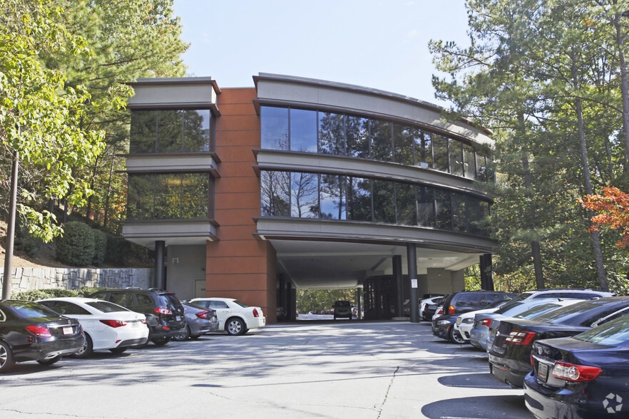 5755 Dupree Dr NW, Atlanta, GA for lease - Building Photo - Image 1 of 5