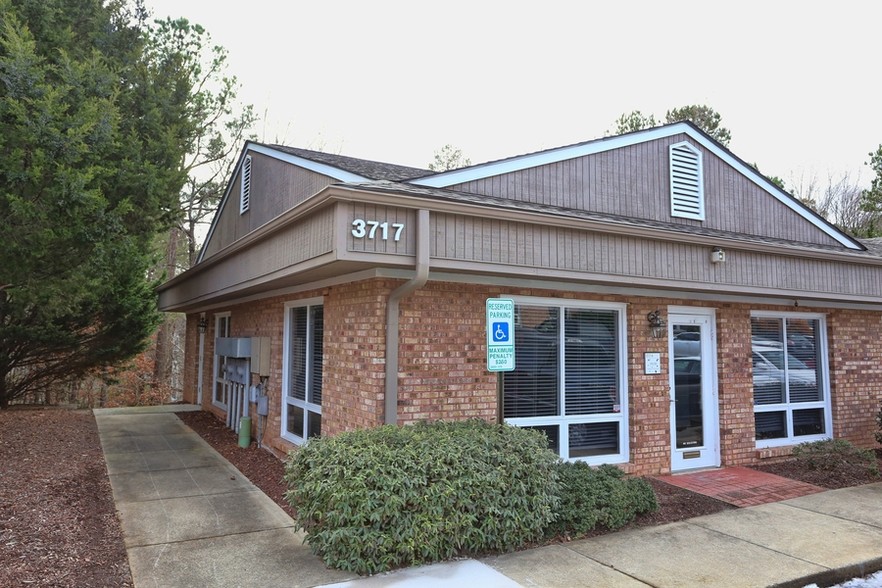 3717 University Dr, Durham, NC for lease - Building Photo - Image 1 of 18