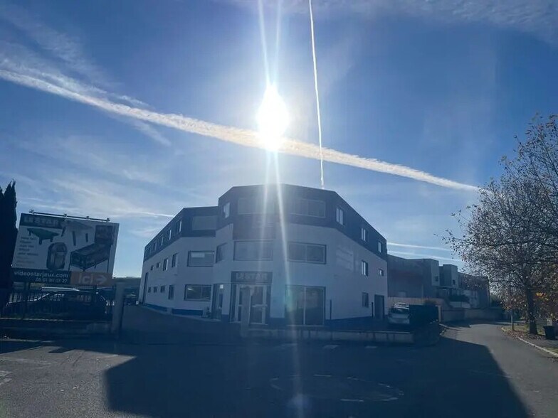 Office in Cugnaux for lease - Building Photo - Image 2 of 10