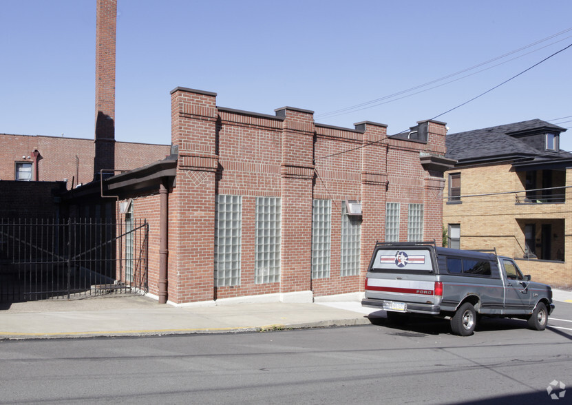 4110 Davison St, Pittsburgh, PA for lease - Building Photo - Image 3 of 17