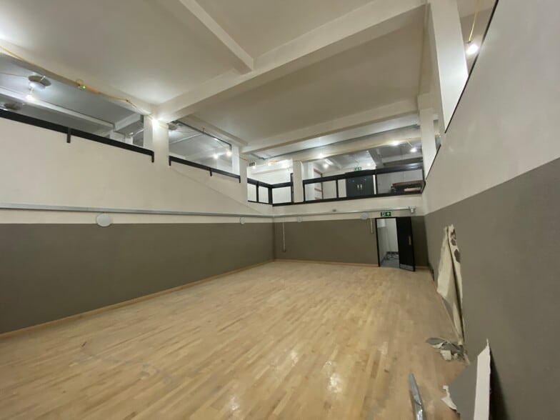 Shepherds Bush Rd, London for lease - Building Photo - Image 3 of 6