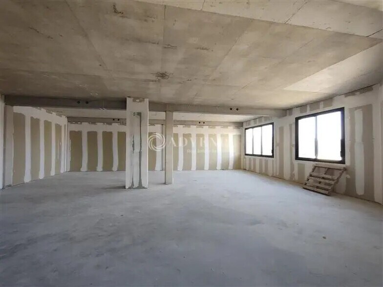 Office in Béziers for lease - Building Photo - Image 3 of 11