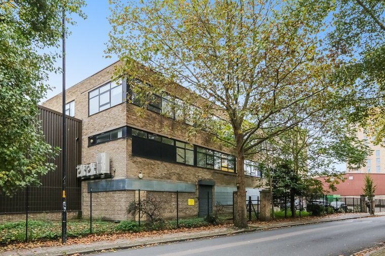 1-15 Galleywall Rd, London for lease - Building Photo - Image 1 of 3