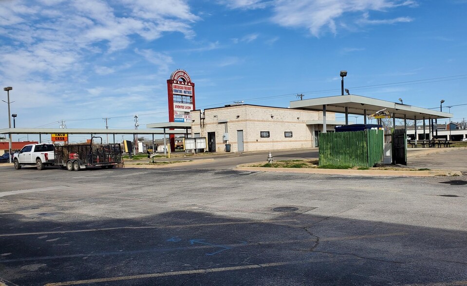 8625 Camp Bowie West Blvd, Fort Worth, TX for lease - Building Photo - Image 3 of 12