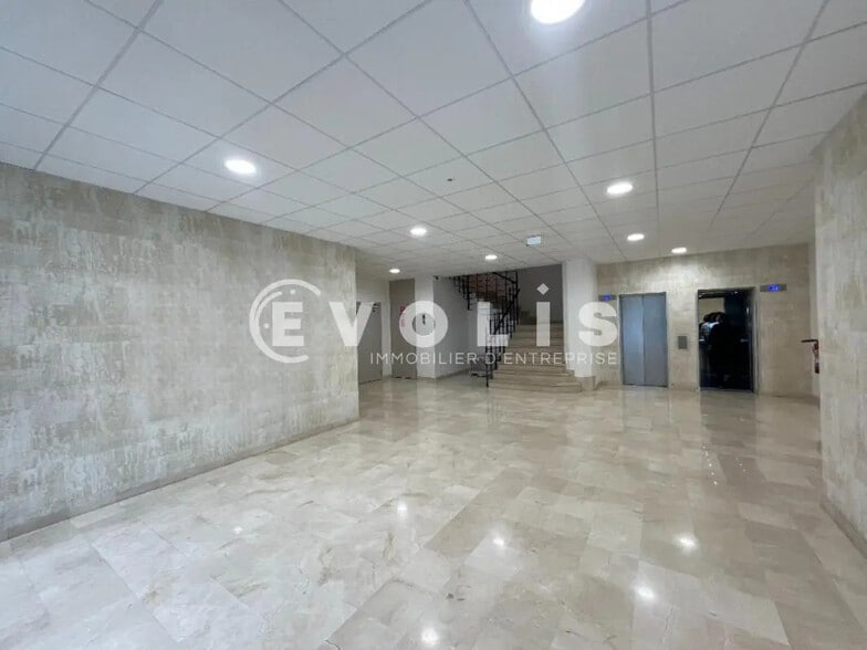 Office in Rosny-sous-Bois for lease - Lobby - Image 1 of 10