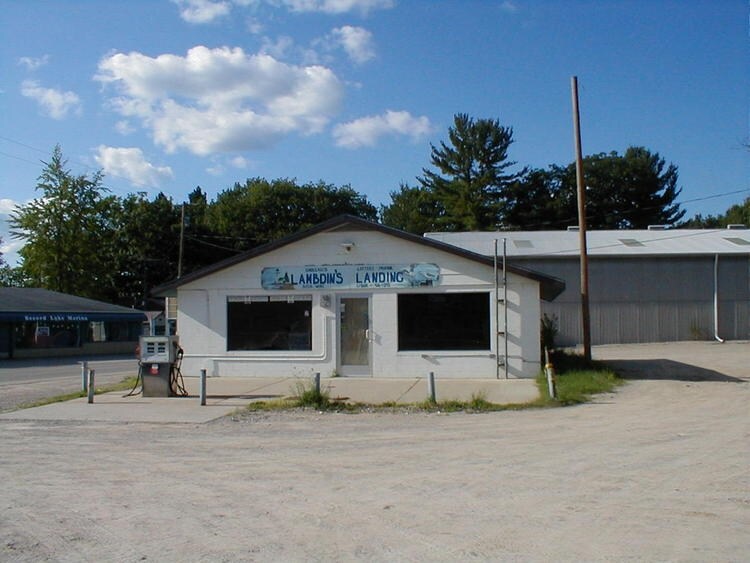 2628 Lakeshore Dr, Gladwin, MI 48624 Secord Lake Gas Station