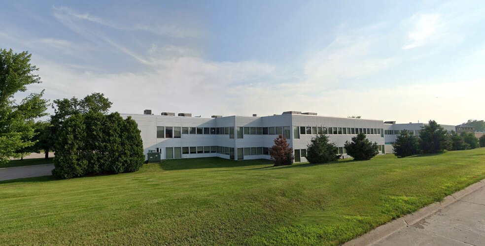 4141 Westmark Dr, Dubuque, IA for lease - Building Photo - Image 1 of 11