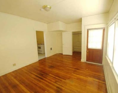 1212 S I St, Tacoma, WA for sale - Interior Photo - Image 2 of 4