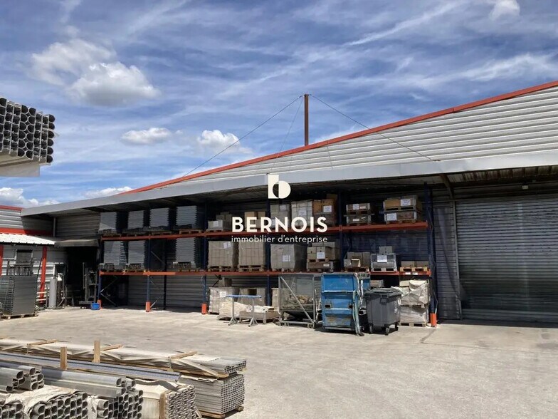 Office in Brignoles for lease - Building Photo - Image 3 of 12