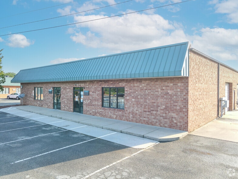 6120 Brookshire Blvd, Charlotte, NC for sale - Primary Photo - Image 1 of 10