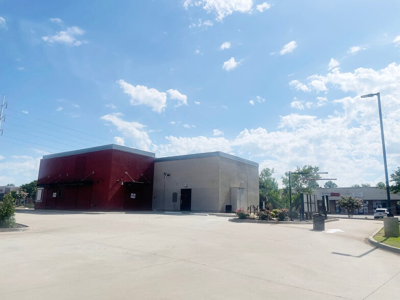 2108 W Danforth Rd, Edmond, OK for lease - Building Photo - Image 3 of 5