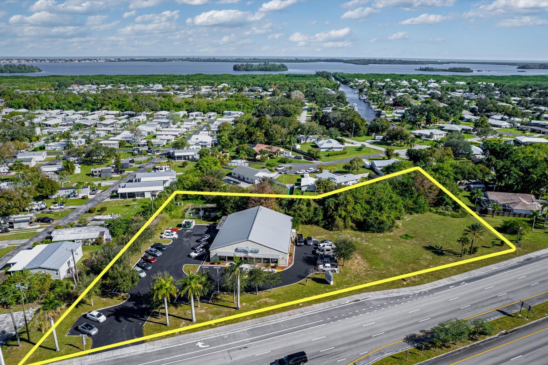 2106 S US Highway 1, Vero Beach, FL for sale Building Photo- Image 1 of 54