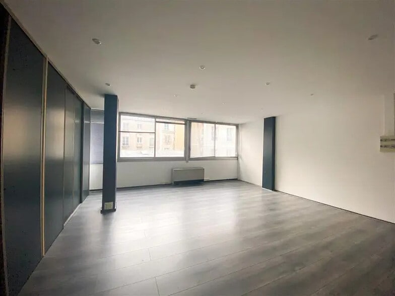 Office in Paris for lease - Interior Photo - Image 2 of 4