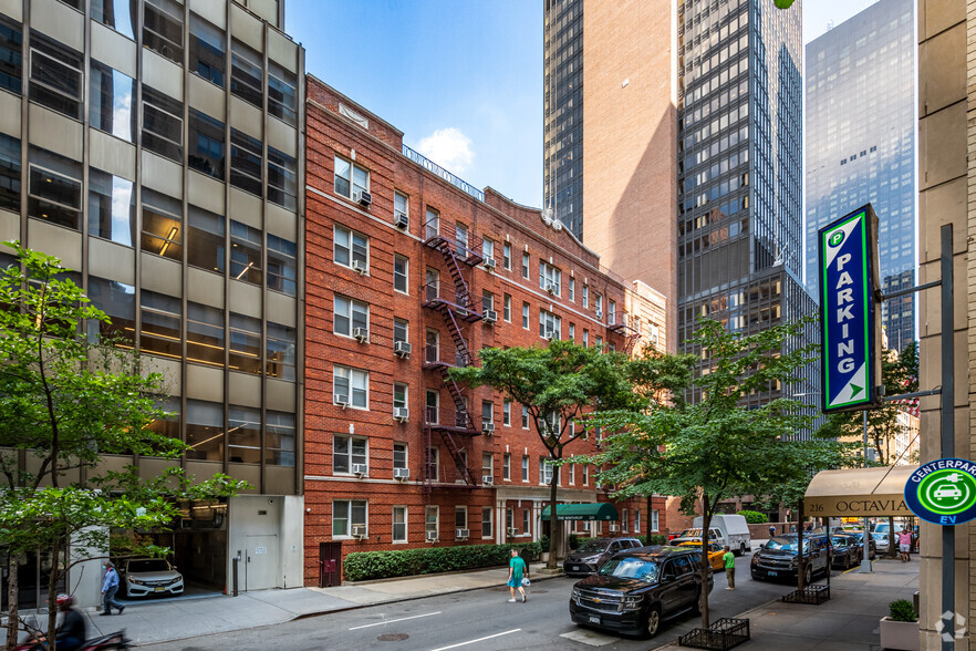 225 E 47th St, New York, NY for lease - Building Photo - Image 1 of 12