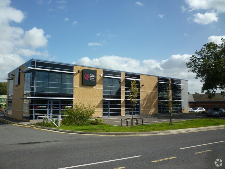 Millfield Ln, York for lease - Primary Photo - Image 1 of 2
