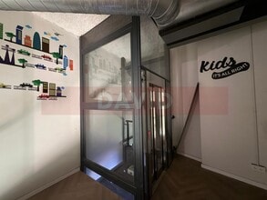 Retail in Barcelona, Barcelona for lease Interior Photo- Image 2 of 9