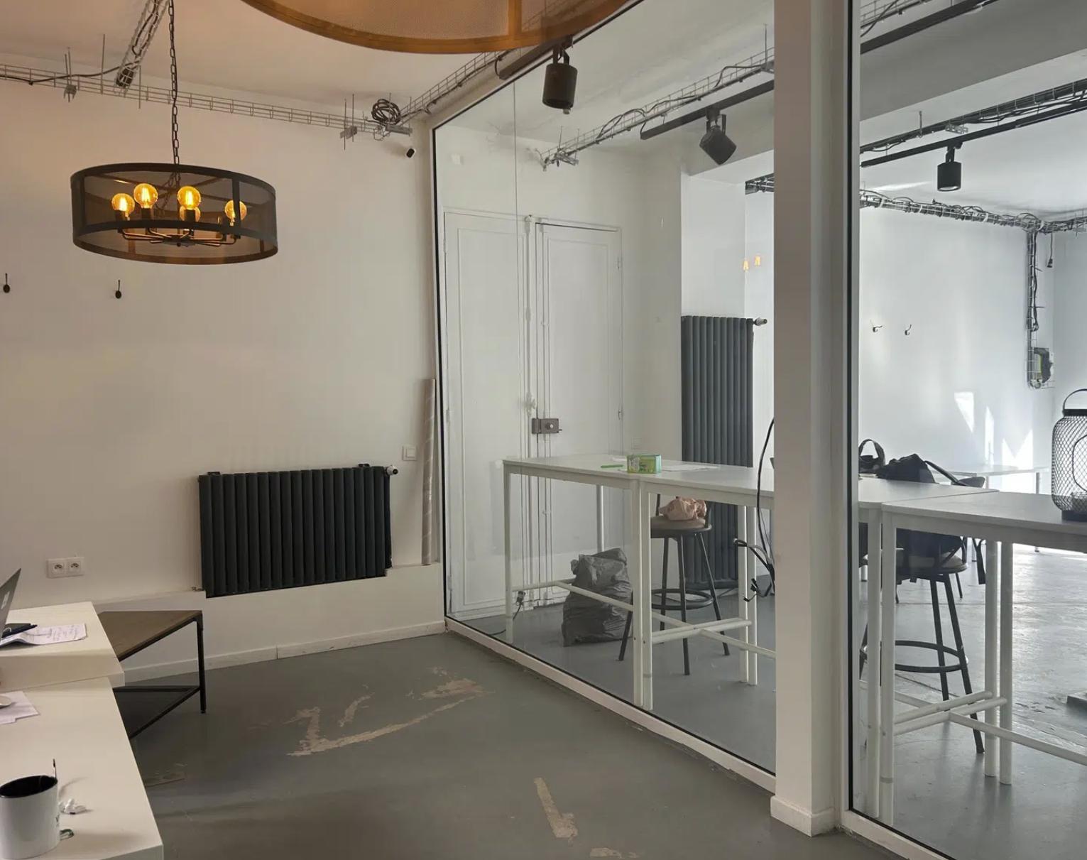 Office in Paris for lease Interior Photo- Image 1 of 5