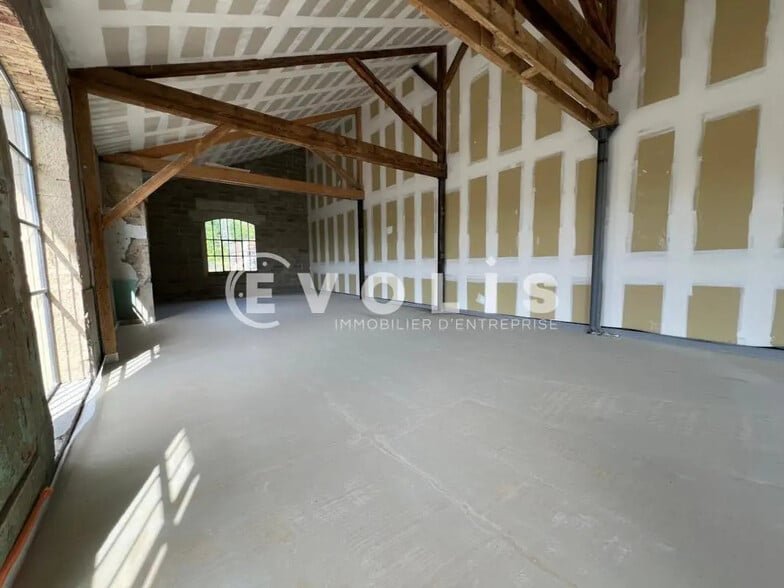 8 Rue De La Pierre Bleue, Chaponost for sale - Interior Photo - Image 2 of 7