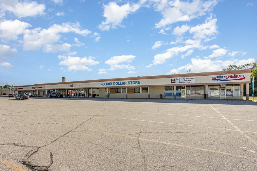 3405-3419 E Genesee Ave, Saginaw, MI for lease - Building Photo - Image 2 of 12