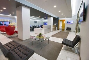 Jay Suites – 34th Street - Pub