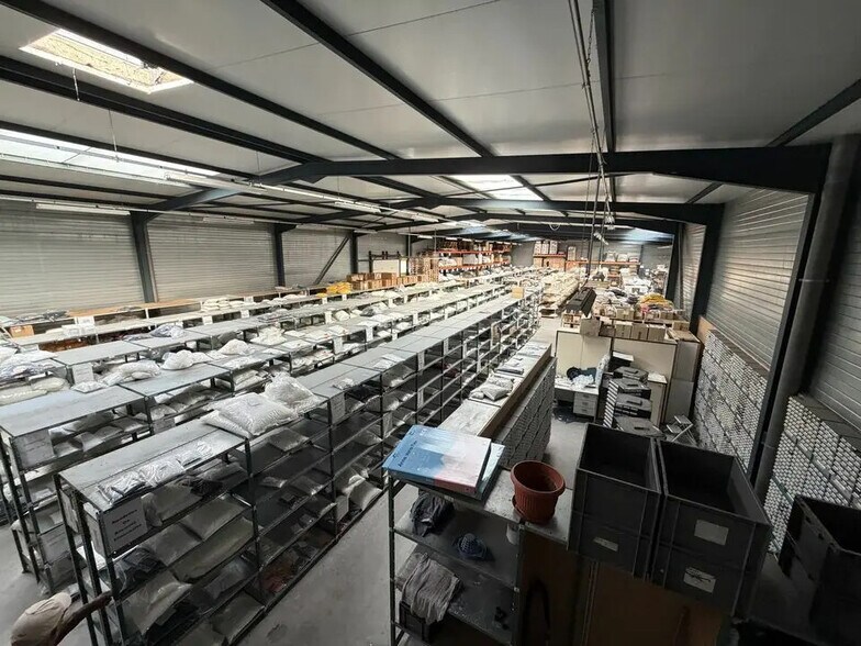 Flex in Valence for sale - Building Photo - Image 1 of 9