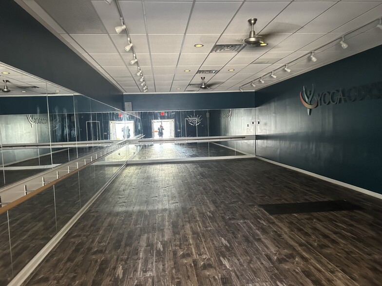 8-12 W Main St, Somerville, NJ for lease - Building Photo - Image 3 of 8