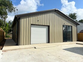 +/- 1,500 SF Retail/Warehouse Space - Warehouse