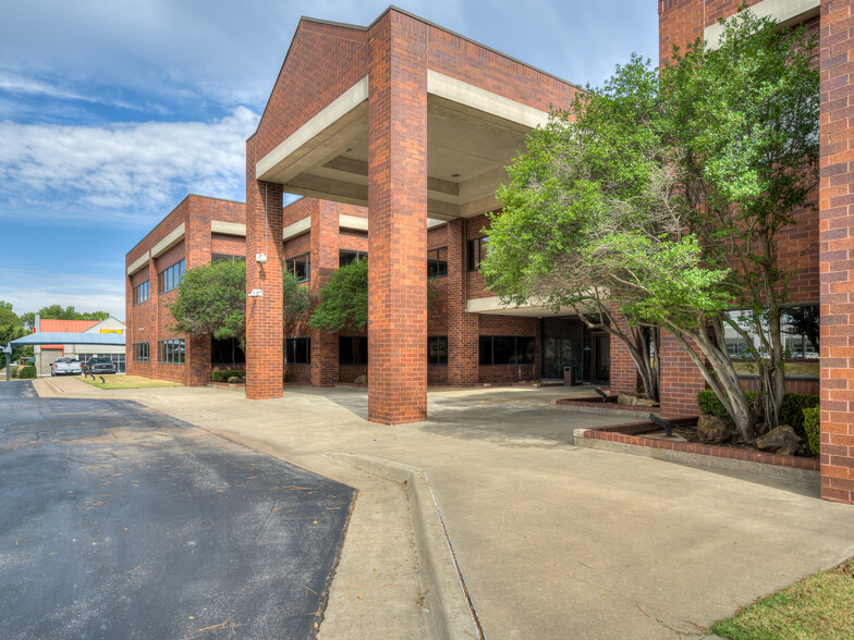 7301 NW Expressway St, Oklahoma City, OK for lease - Building Photo - Image 2 of 16