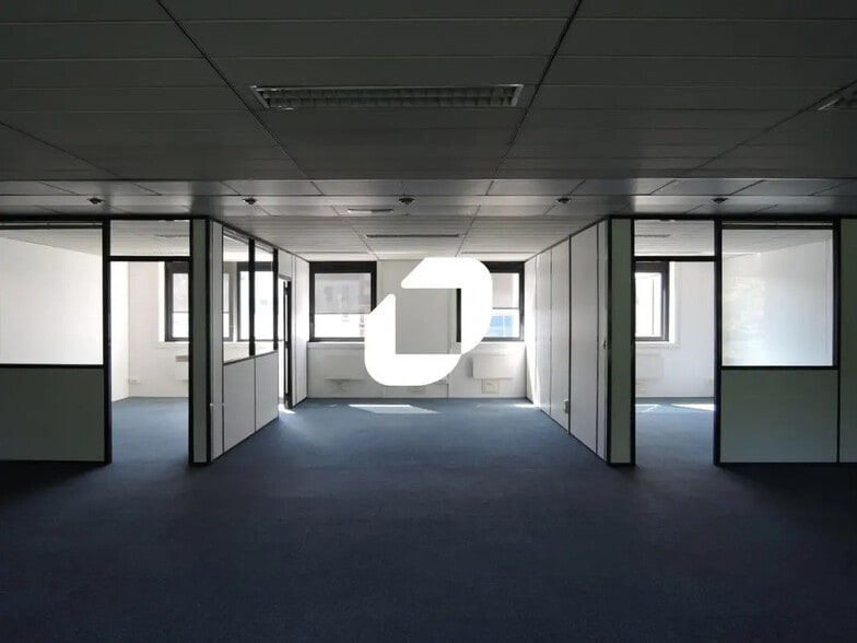 Office in Lognes for lease - Interior Photo - Image 2 of 13