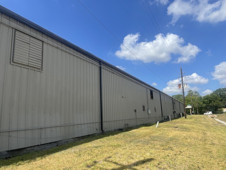 1325 S Houston Ave, Humble, TX for lease - Building Photo - Image 3 of 8