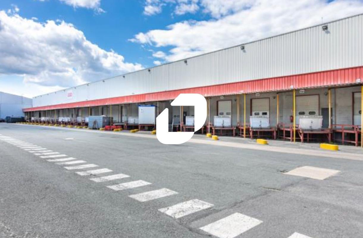 Industrial in Servon for lease Building Photo- Image 1 of 8