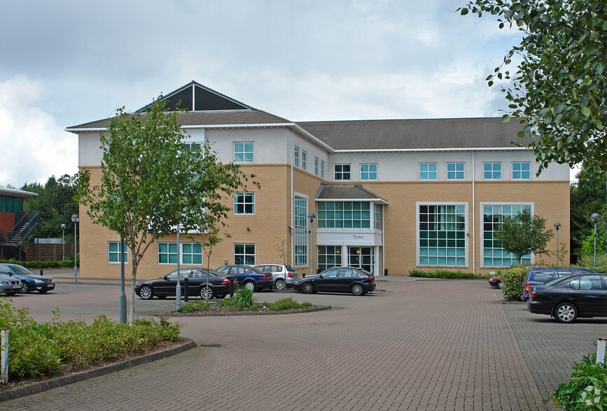 Harvest Crescent, Fleet for lease - Primary Photo - Image 1 of 17