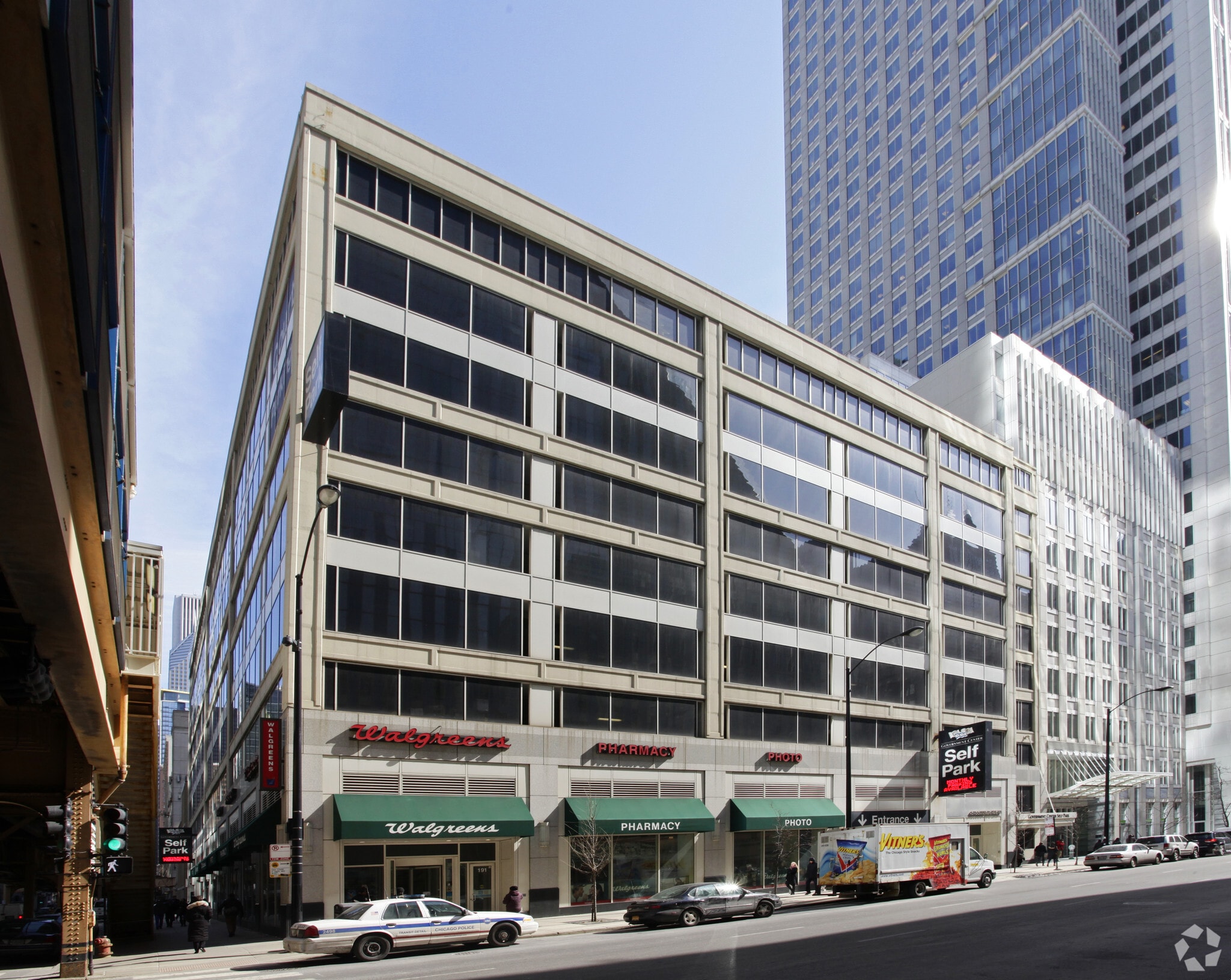 181 N Clark St Parking - iflqvfr