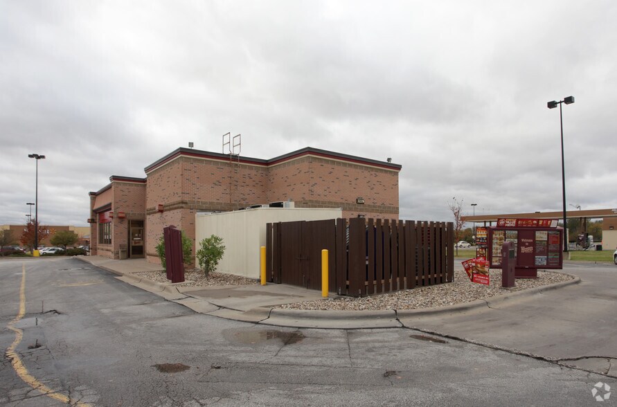 3219 W Kimberly Rd, Davenport, IA for sale - Building Photo - Image 2 of 2