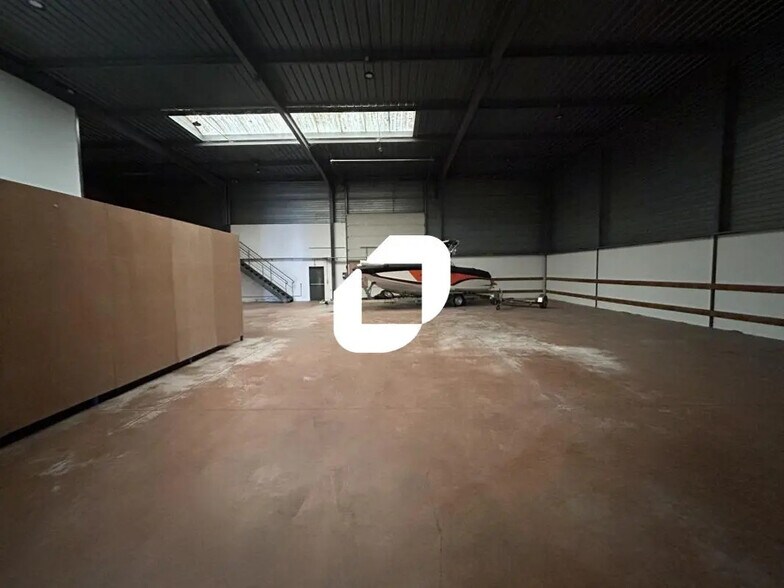 Office in Gretz-Armainvilliers for lease - Interior Photo - Image 3 of 7